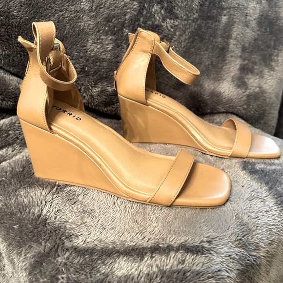 Heels - Picture 2 of 2